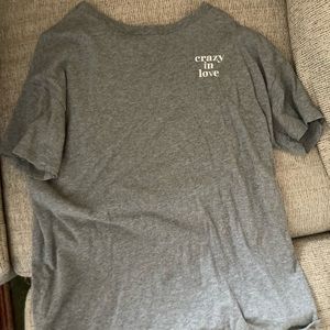 Heather gray crop top short sleeve graphic tee.